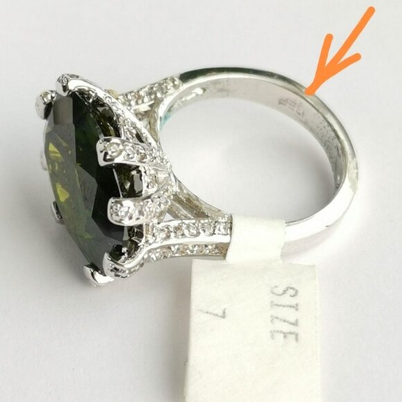 Green CZ Cocktail ring size 7 - Picture 5 of 6